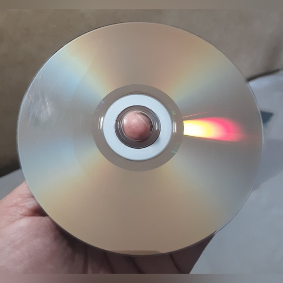 Family Guy Season 12 - 21 episodes in a 3 disc set - Picture 6 of 8